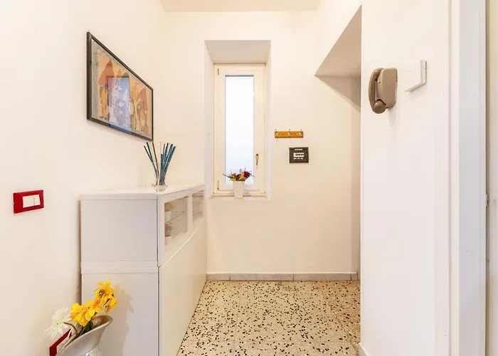 Hostly - Sant'orsola Rome